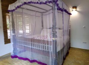 Letto o letti in una camera di Lonely Beach Resort Tangalle