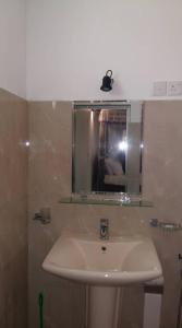 Ένα μπάνιο στο Lonely Beach Resort Tangalle