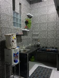 Küche/Küchenzeile in der Unterkunft Villa Pesanggrahan Kusuma Batu