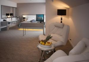TV a/nebo společenská místnost v ubytování Hotel Aurel