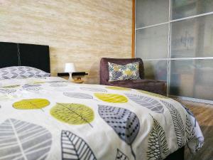 Cama ou camas em um quarto em 1-к квартира Rise & Shine 33 Mikrorayon