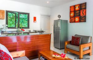 Eldhús eða eldhúskrókur á Surf Tropical Villa Takamaka