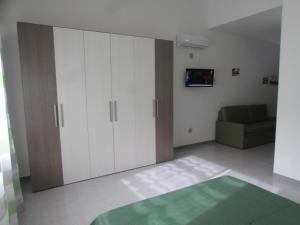 TV a/nebo společenská místnost v ubytování Living Piraino case vacanze
