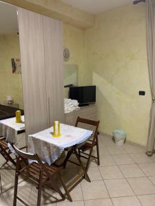 Et tv og/eller underholdning på Airport Bedroom House