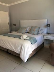 Łóżko lub łóżka w pokoju w obiekcie Odelia Guest House