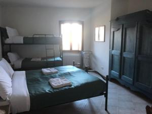 Voodi või voodid majutusasutuse Ostello-Albergo dagli Elfi toas