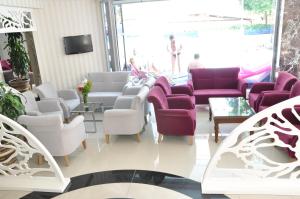 A seating area at Kleopatra Micador Otel