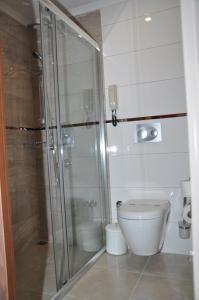 A bathroom at Kleopatra Micador Otel