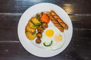 Comida en o cerca de este hotel