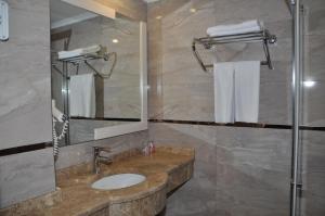A bathroom at Kleopatra Micador Otel