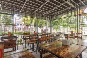 Restoran ili drugo mesto za obedovanje u objektu RedDoorz at Jalan Babepalar Rike Manado