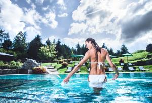 Der Swimmingpool an oder in der Nähe von Hotel Klosterbräu