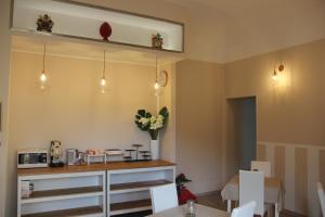 a dining room with a table and a microwave at B&B Matteo Bonello in Palermo