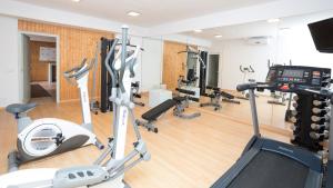 Fitness centrum a/nebo fitness zařízení v ubytování Hotel d'Or