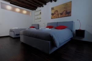 Posteľ alebo postele v izbe v ubytovaní HOUSE 41, nuovo in borgo storico