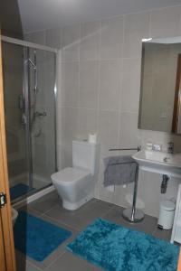 A bathroom at New and cosy apartment - 4 min walk from the beach - La Tejita - El Medano