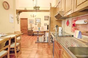 a kitchen with a sink and a counter top at Da Guendalina in Pisa