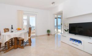 Μια τηλεόραση ή/και κέντρο ψυχαγωγίας στο Apartment Ines