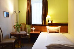 En eller flere senger på et rom på Landhotel Zum Hirsch