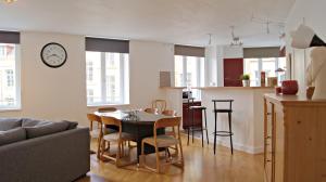 a living room and kitchen with a table and chairs at Little Suite - Théo in Lille