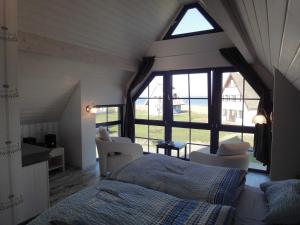 a bedroom with a bed and a large window at Ferienhaus Seeraeuber in Vieregge