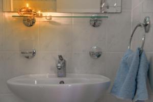 Salle de bains dans l'établissement Apartment in Bol with Seaview, Terrace, Air condition, WIFI (3758-2)