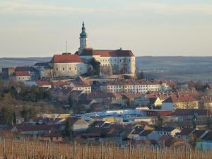 Nespecifikovaný výhled na destinaci Mikulov nebo výhled na město při pohledu z apartmánu