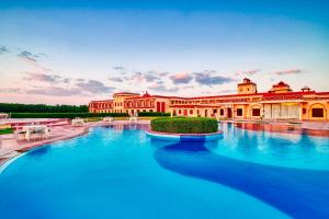 The Ummed Jodhpur Palace Resort & Spa内部或周边的泳池