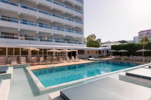 a swimming pool in front of a hotel at O7 Vistanova in Magaluf