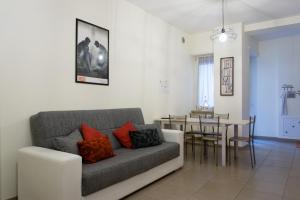 a living room with a couch and a table at Melibi - Re Lear Apartments in Verona