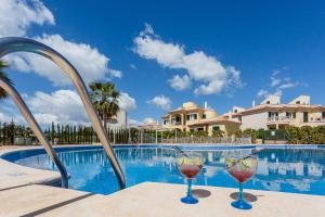 Bazén v ubytování Residence Club El Paraiso nebo v jeho okolí