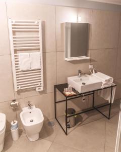 A bathroom at Relais Della Porta