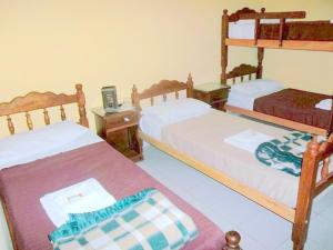 Ένα ή περισσότερα κρεβάτια σε δωμάτιο στο Hostal Portal del Valle