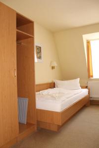 Postel nebo postele na pokoji v ubytování Hotel am Berg Oybin garni