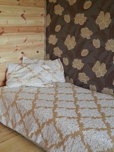 Cama ou camas em um quarto em "Lībieši"