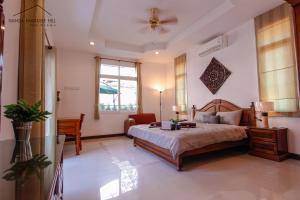 Postel nebo postele na pokoji v ubytování Hansa Paradise Hill Pool Villa + 100 fotografií