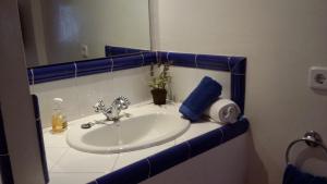 a bathroom with a sink and a mirror at Ca S’angel in Biniaraix