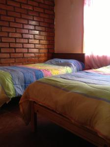 Un pat sau paturi într-o cameră la Hostel Melinda
