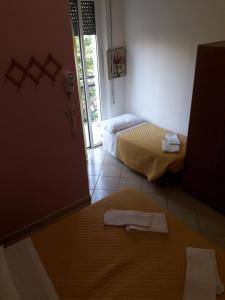 A bed or beds in a room at Hotel Penny