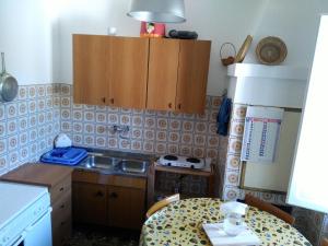 a small kitchen with a sink and a table at Casa del Monte in Antonelli +1 photo