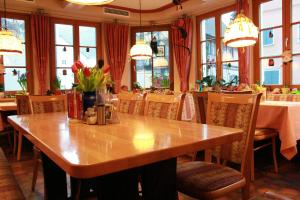 a dining room with a large wooden table and chairs at Lauchertstüble in Veringenstadt