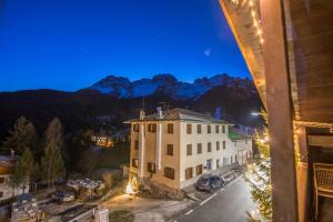 an aerial view of a building at night at Tabiè Dli Cuuntini in Dosoledo