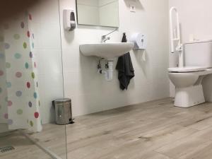 Kúpeľňa v ubytovaní Albergue Logroño Centro