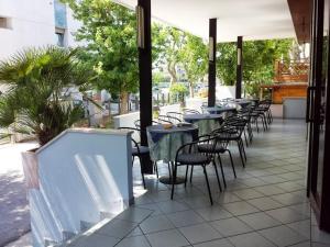A restaurant or other place to eat at Hotel Penny
