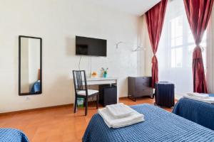 Televízia a/alebo spoločenská miestnosť v ubytovaní Roma Enrico Guesthouse