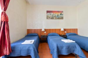 Posteľ alebo postele v izbe v ubytovaní Roma Enrico Guesthouse