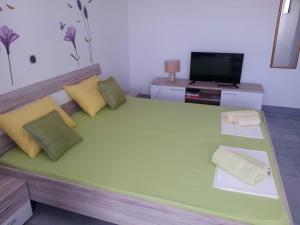 TV a/nebo společenská místnost v ubytování Cosy Apartments