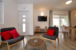a living room with two chairs and a table at NeRea Apartment Molat in Molat