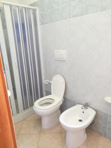 A bathroom at Villini Giovanna Disanti