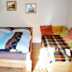 a bedroom with two beds with colorful blankets at Ferienwohnung Blockheide in Gmünd
